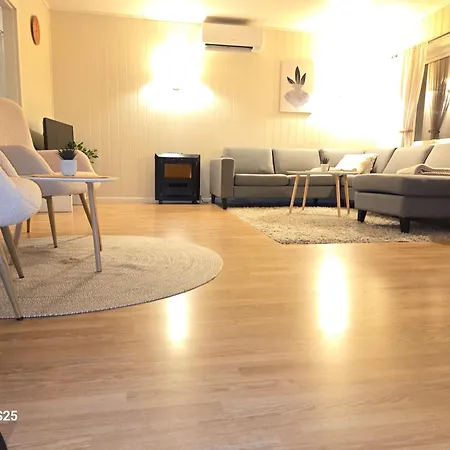 Auroraheim * Gryllefjord